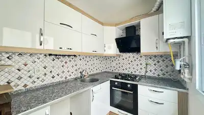 IZMIR ÇİĞLİ FORBEST ARKASINDA GENÇ BİNADA KAPALI MUTFAK GENİŞ 1+1 KIRALIK DAIRE