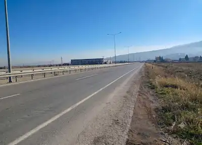 MANİSA ALAŞEHİR ILICA'DA ANAYOL ÜZERİ BARİYERSİZ DEPO İMARLI ARSA