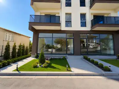ÇAYIROVA ŞEKERPINAR'DA SIFIR İŞ YERİ | ANA CADDE CEPHELİ | 120 M² NET DEPOLU / KREDIYE UYGUN