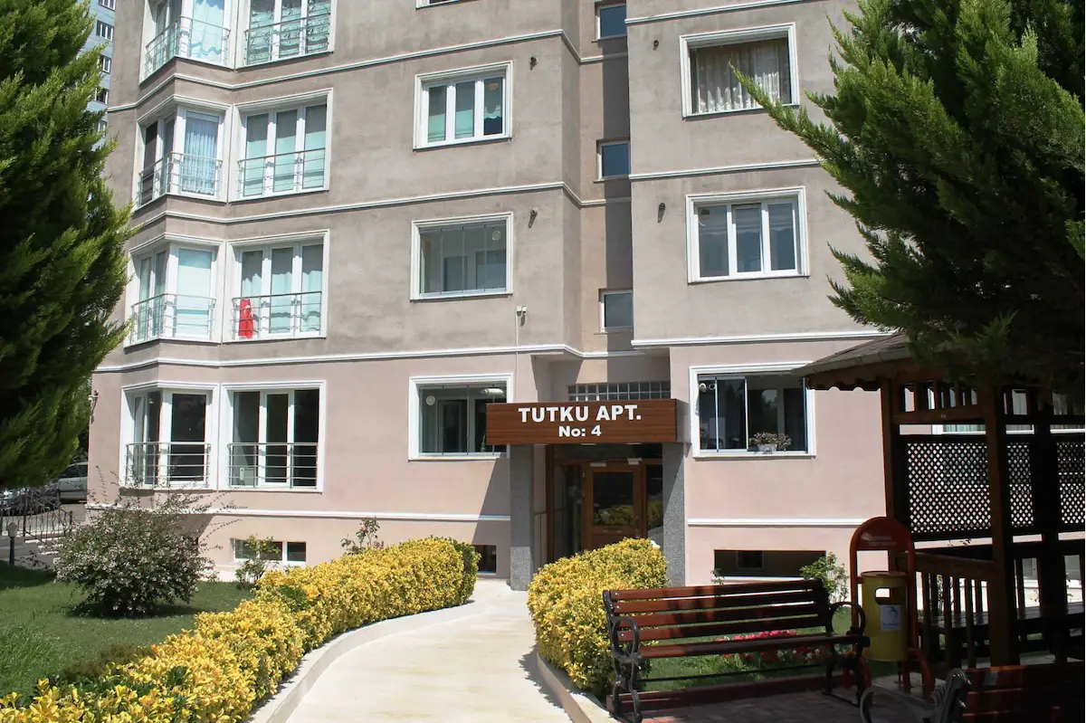 BEYLİKDÜZÜ BARIŞ MAH.’DE DOĞU-GÜNEY CEPHELİ 3+1 | 128 M² NET | 9. KAT | BOŞ KİRALIK DAİRE