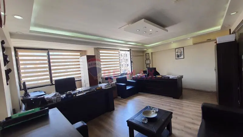 RE/MAX TARGET KOÇAŞ İŞ MERKEZİNDE SATILIK 1+1 İÇİ YAPILI OFİS