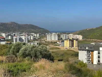 CEBELİ TEPESİ’NDE VİLLA YAPIMINA UYGUN, MANZARALI KÖŞE PARSEL