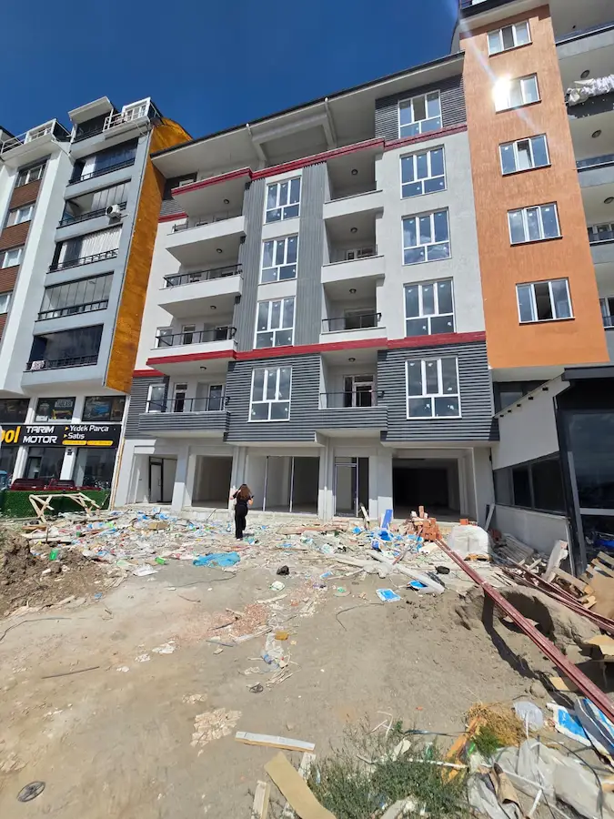 SANDIKLI-ANTALYA YOLU CEPHELİ 350M² DÜKKAN+150M² OTOPARK