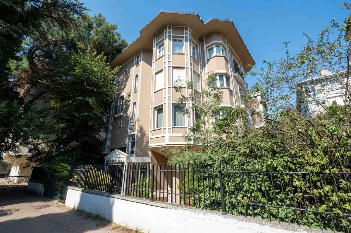 CADDEBOSTAN SAHİLE  3. BİNA İÇİ FULL YAPILI 4+1 + (GİYİM ODASI) 165M2 NET SATILIK BAHÇE DUBLEX  