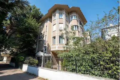 CADDEBOSTAN SAHİLE  3. BİNA İÇİ FULL YAPILI 4+1 + (GİYİM ODASI) 165M2 NET SATILIK BAHÇE DUBLEX  