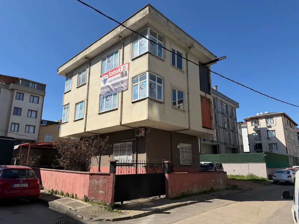 DUDULLU OSB DOĞUŞ ÜNİV.YANI 2 PARSEL ARSADA TİCARİ BİNA