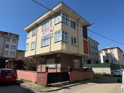DUDULLU OSB DOĞUŞ ÜNİV.YANI 2 PARSEL ARSADA TİCARİ BİNA
