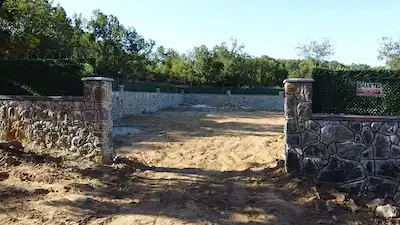 PENDİK KURTDOĞMUŞ' TA ORMAN DOKUSU İÇİNDE SATILIK 970 M2 TARLA
