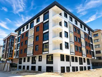 CEVİZLİ BAĞDAT CADDESİNE 3.BAİNADA BAHÇE KULLANIMLI SATILIK 2+1 YENİ DAİRE