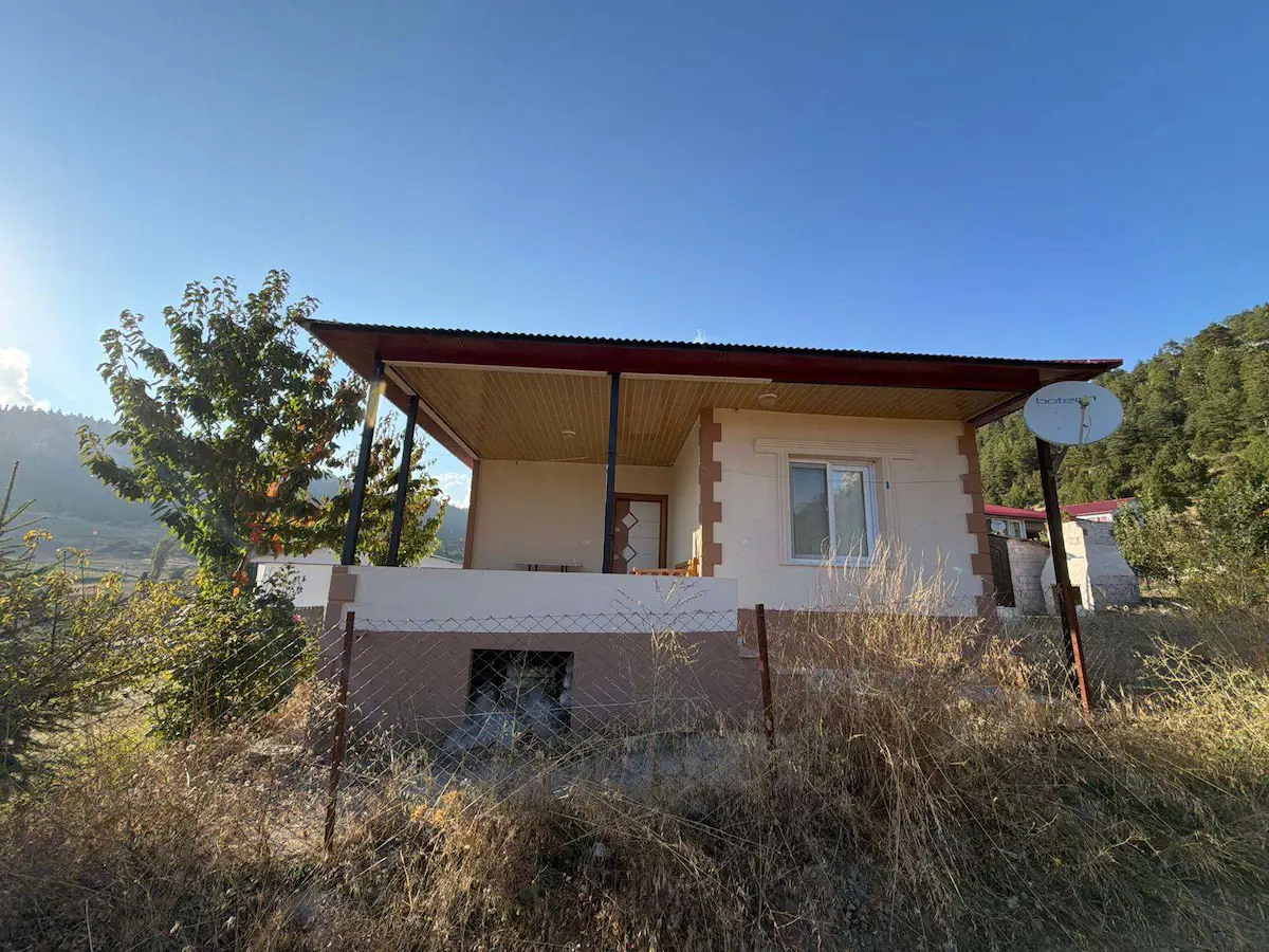 REMAX TOROS'TAN ERDEMLİ'DE SATILIK 2+1 MÜSTAKİL EV