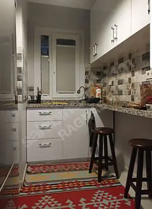 ÜMRANİYE ÇAKMAKTA İTFAİYE YANİNDA YÜKSEK GRİŞ BALKONLU