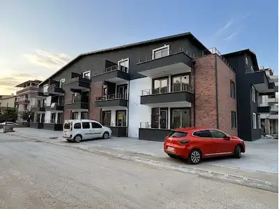 REMAXÇAKRA ÖMER ONAYCI / YAZLIKTA GENIŞ SIFIR 2+1 SATILIK DAIRE