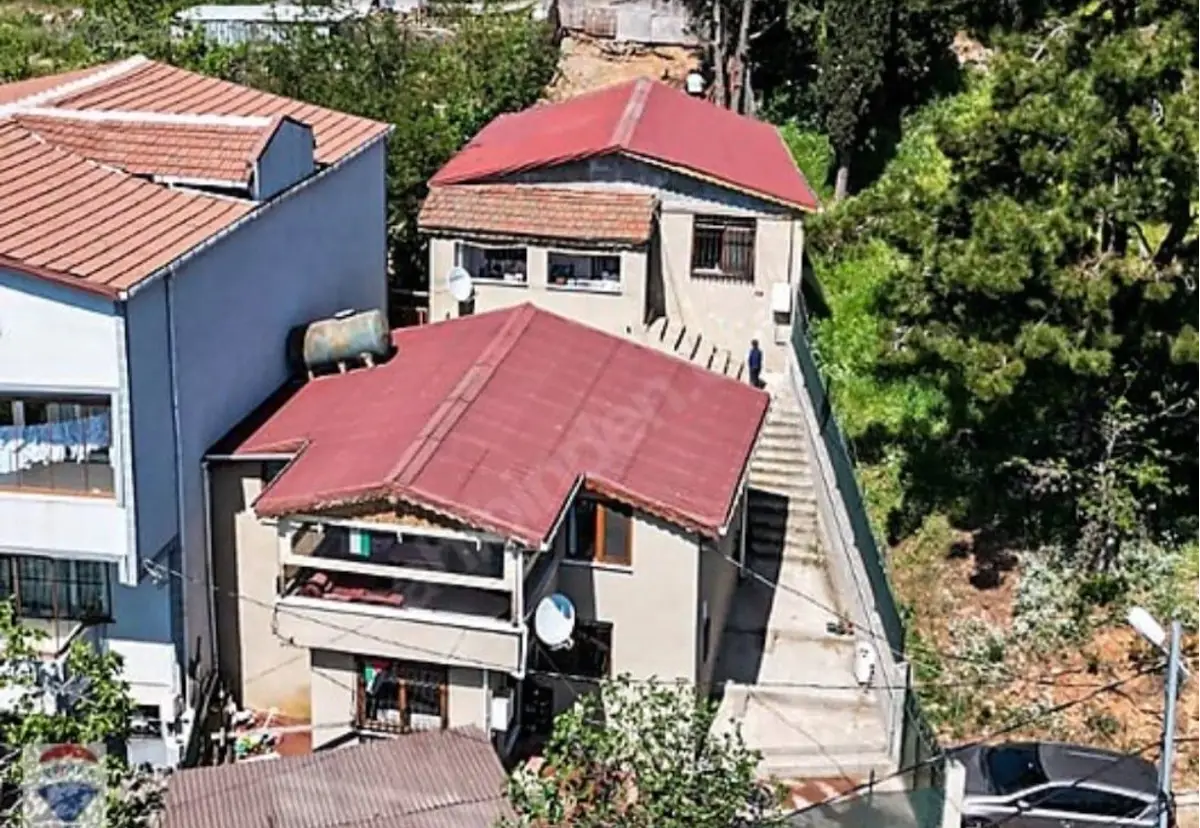 YAKACIK DENİZ MANZARALI MÜSTAKİL ARSA DA BAĞIMSIZ 2 ADET EV