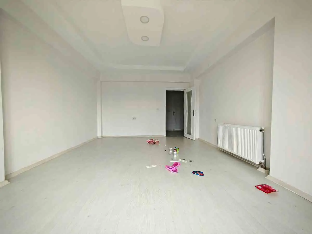 REMAX DOĞU'DAN ÇAYDAÇIRA'DA KİRALIK 1+1 TOKİ