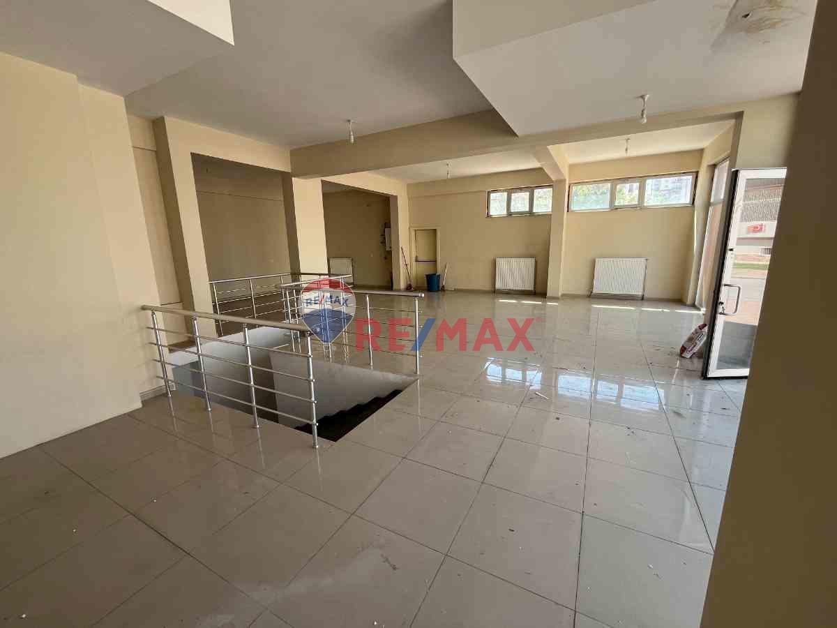 YENIKÖY MAHALLESI 200M2 DEPOLU KIRALIK DÜKKAN