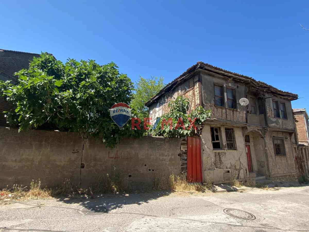 MUSTAFAKEMALPAŞA LALAŞAHİN'DE BAHÇELİ KORUMA STATÜSÜNDE 2 KATLI SATILIK EV