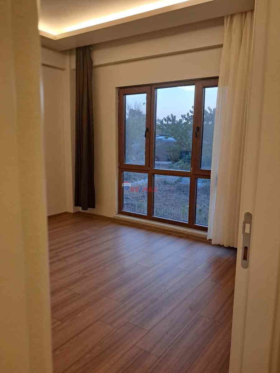 BİLECİK MERKEZDE EMSALSİZ SATILIK 5+1 HAVUZLU VİLLA