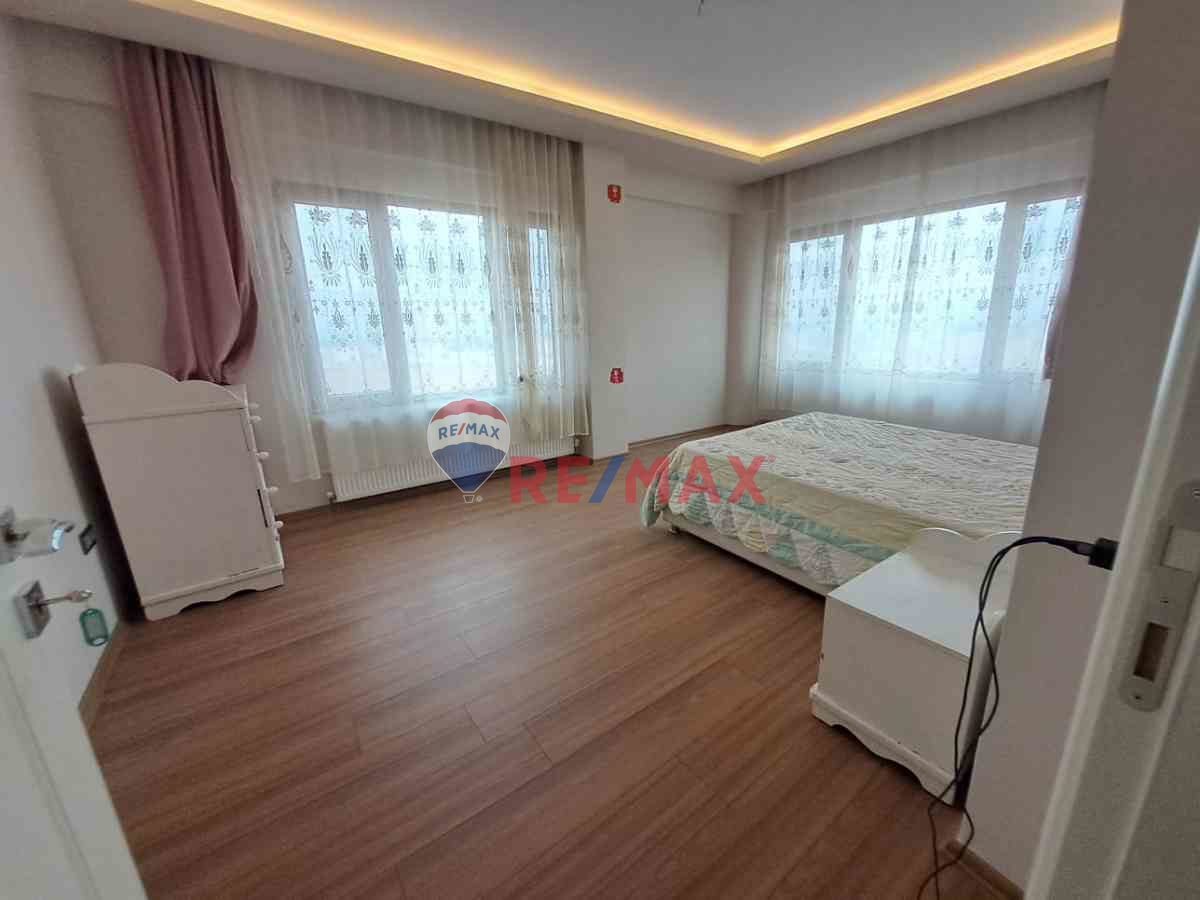 BİLECİK MERKEZDE EMSALSİZ SATILIK 5+1 HAVUZLU VİLLA