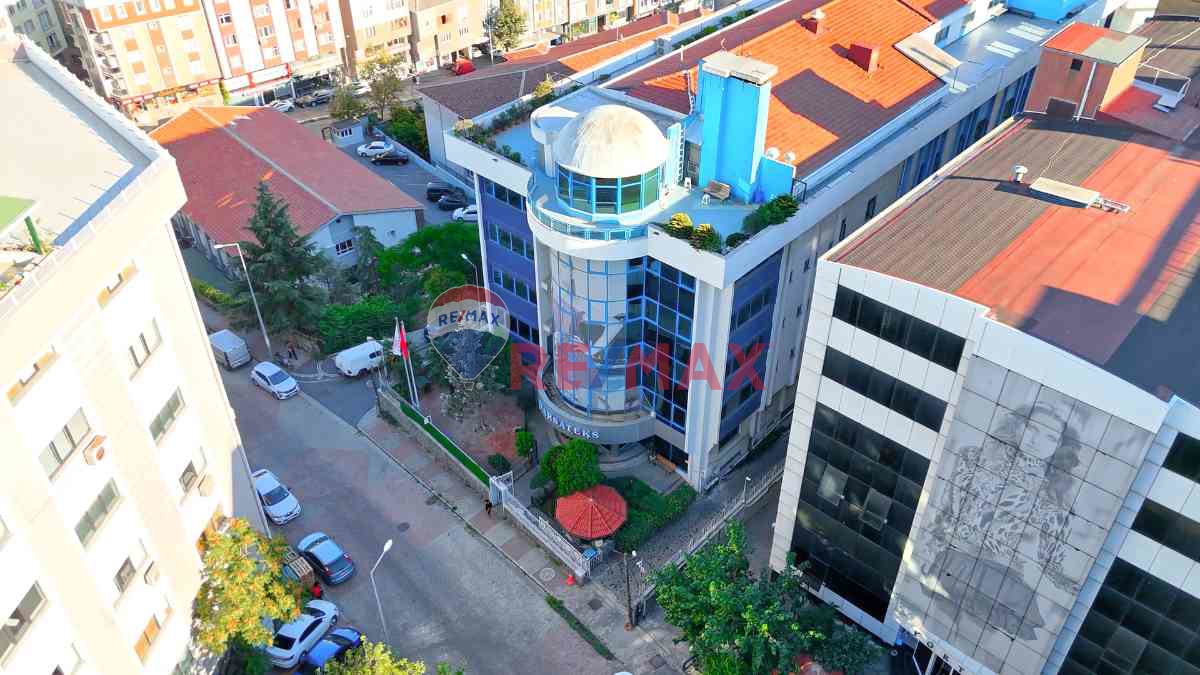 KAĞITHANE'DE TEK FIRSAT! YÜKSEK GETİRİ POTANSİYELLİ ÇOK AMAÇLI SATILIK TİCARİ KOMPLEKS