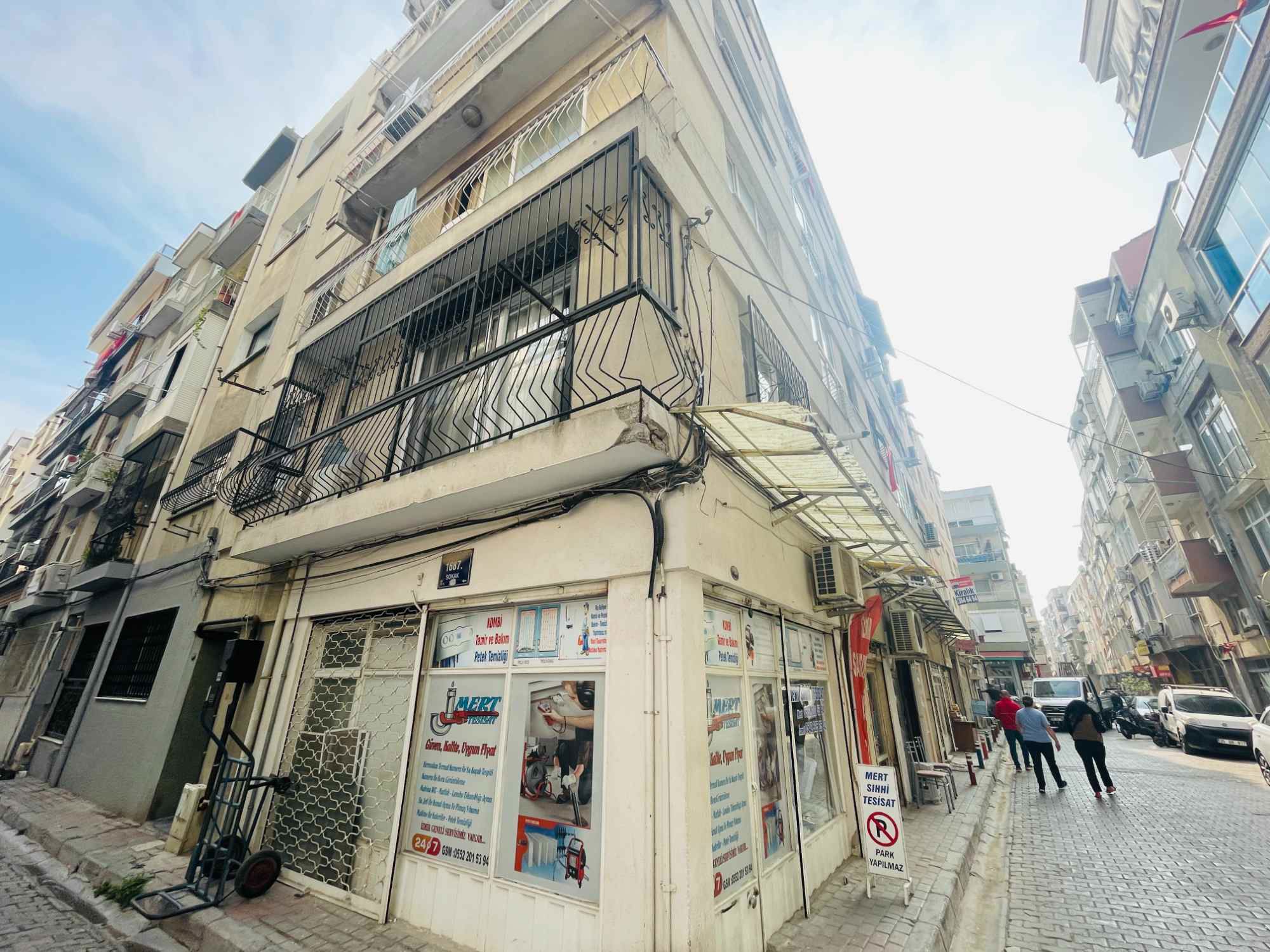 KARŞIYAKA MERKEZI KONUMDA DOĞALGAZLI 2+1 KIRALIK DAIRE 