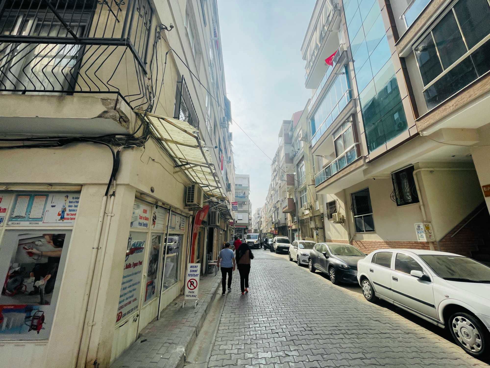 KARŞIYAKA MERKEZI KONUMDA DOĞALGAZLI 2+1 KIRALIK DAIRE 