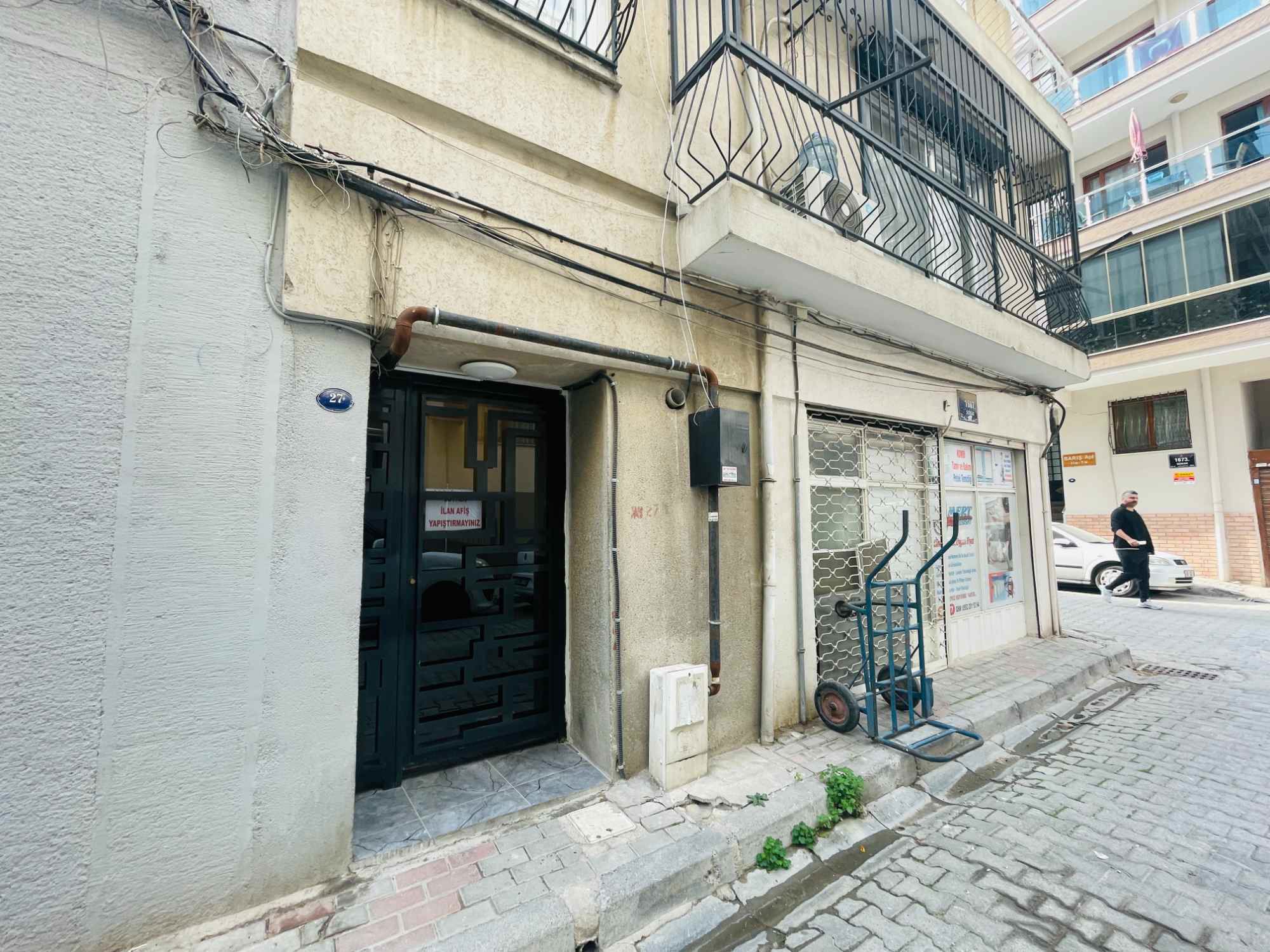 KARŞIYAKA MERKEZI KONUMDA DOĞALGAZLI 2+1 KIRALIK DAIRE 