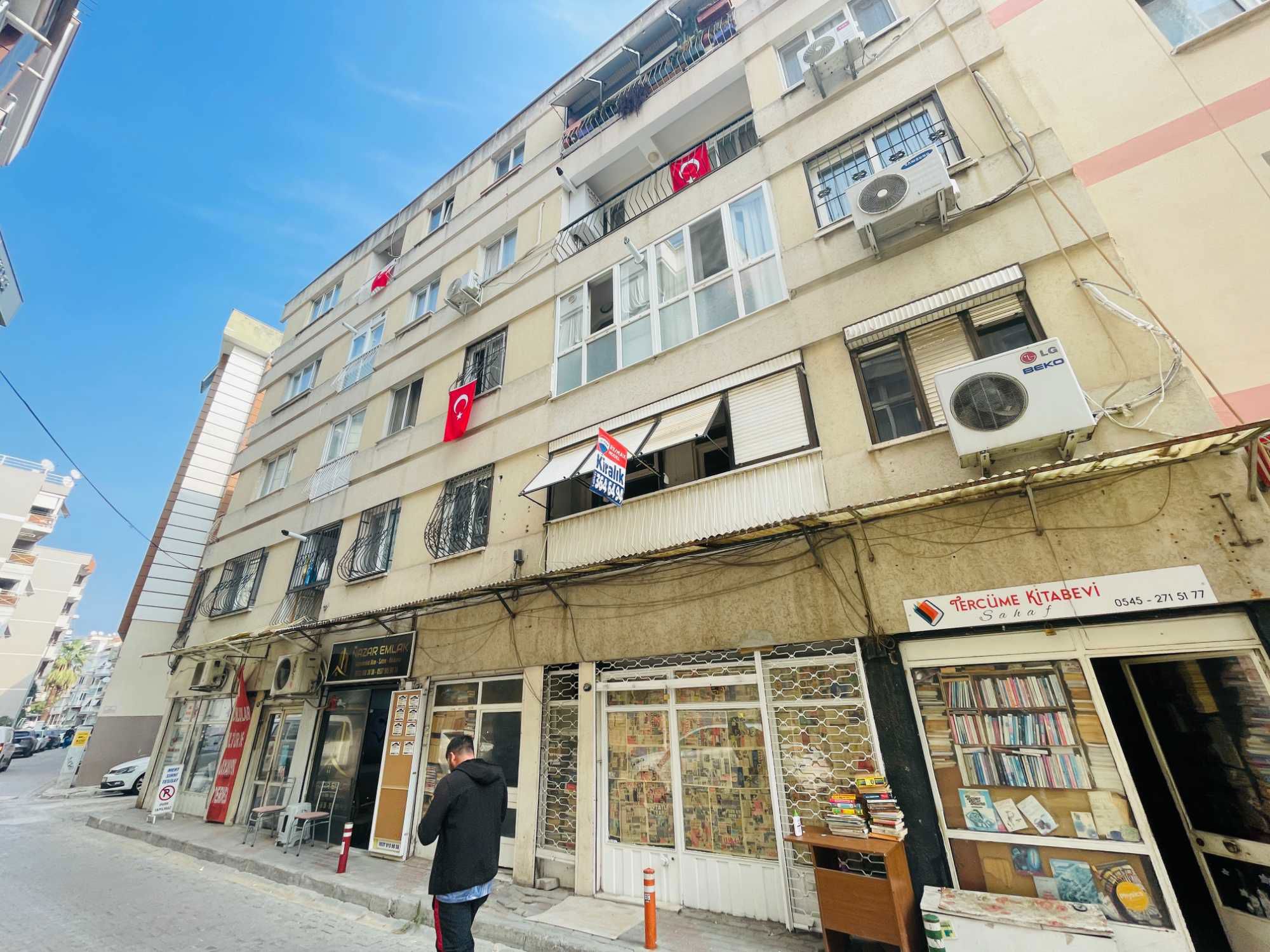 KARŞIYAKA MERKEZI KONUMDA DOĞALGAZLI 2+1 KIRALIK DAIRE 