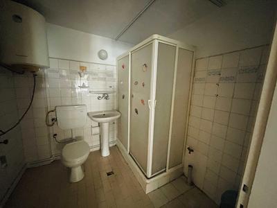 KARŞIYAKA MERKEZI KONUMDA DOĞALGAZLI 2+1 KIRALIK DAIRE 