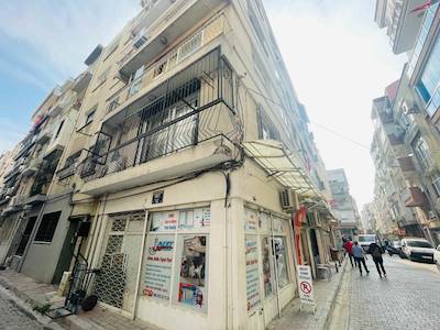 KARŞIYAKA MERKEZI KONUMDA DOĞALGAZLI 2+1 KIRALIK DAIRE 