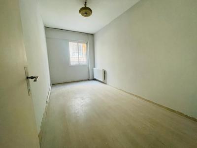 KARŞIYAKA MERKEZI KONUMDA DOĞALGAZLI 2+1 KIRALIK DAIRE 