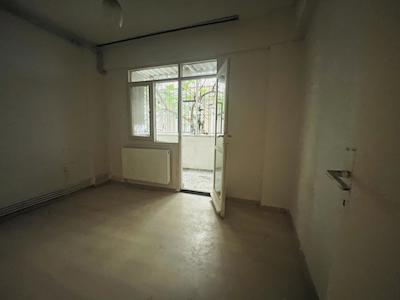 KARŞIYAKA MERKEZI KONUMDA DOĞALGAZLI 2+1 KIRALIK DAIRE 