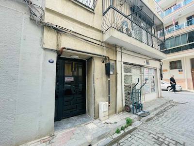 KARŞIYAKA MERKEZI KONUMDA DOĞALGAZLI 2+1 KIRALIK DAIRE 