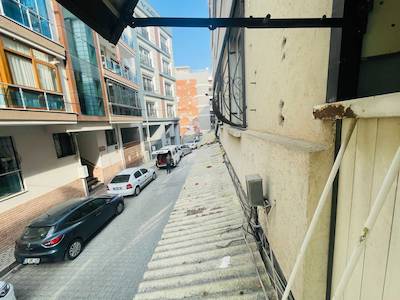 KARŞIYAKA MERKEZI KONUMDA DOĞALGAZLI 2+1 KIRALIK DAIRE 