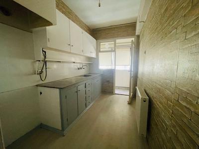 KARŞIYAKA MERKEZI KONUMDA DOĞALGAZLI 2+1 KIRALIK DAIRE 