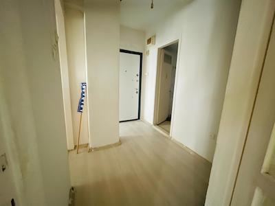 KARŞIYAKA MERKEZI KONUMDA DOĞALGAZLI 2+1 KIRALIK DAIRE 