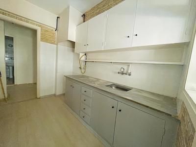 KARŞIYAKA MERKEZI KONUMDA DOĞALGAZLI 2+1 KIRALIK DAIRE 