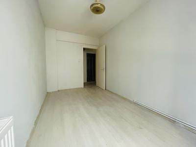 KARŞIYAKA MERKEZI KONUMDA DOĞALGAZLI 2+1 KIRALIK DAIRE 