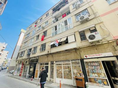 KARŞIYAKA MERKEZI KONUMDA DOĞALGAZLI 2+1 KIRALIK DAIRE 