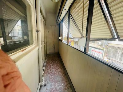 KARŞIYAKA MERKEZI KONUMDA DOĞALGAZLI 2+1 KIRALIK DAIRE 