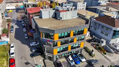 ŞERİFALİ İMES BÖLGESİNDE 3.396 M² MODERN VE TAM DONANIMLI PLAZA