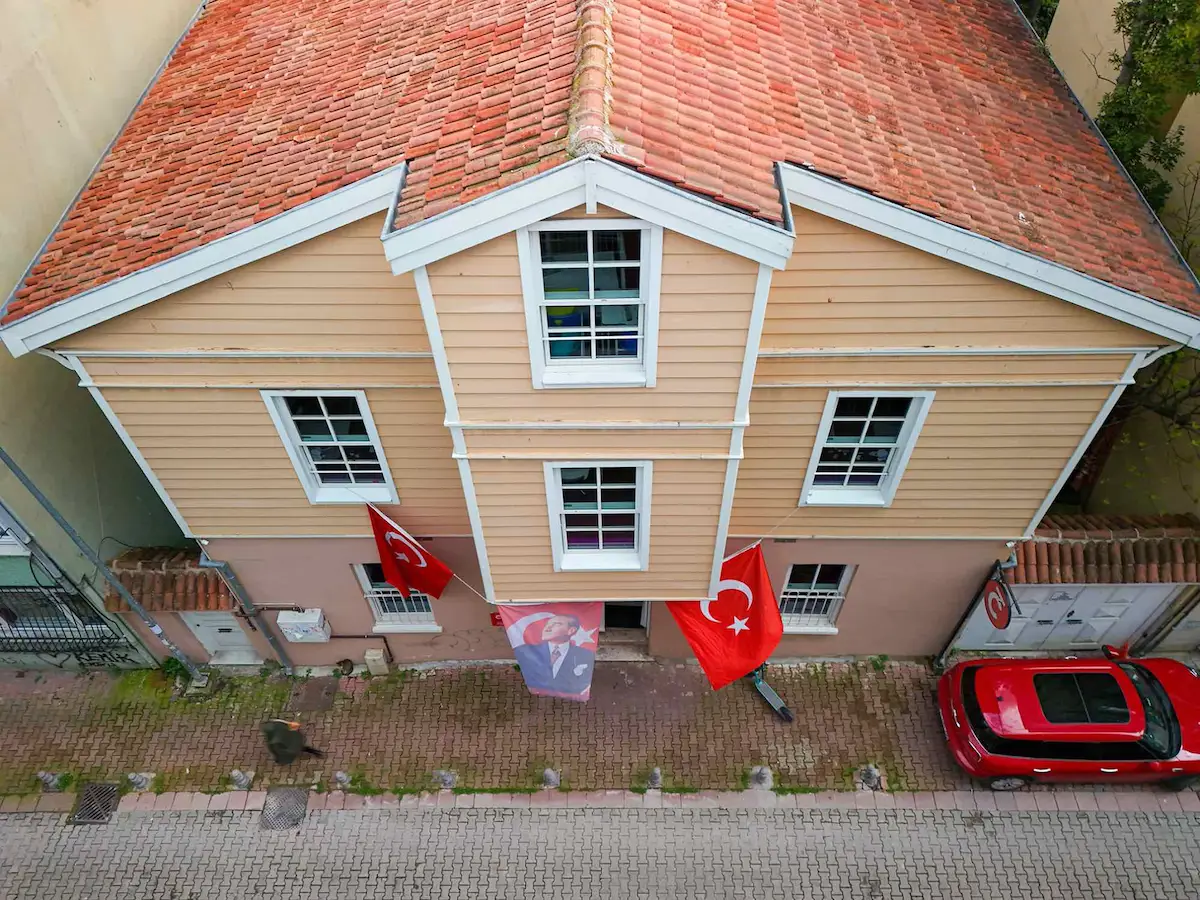 MODA’DA KİRALIK TARİHİ KÖŞK | BAHÇELİ & OTOPARKLI | PRESTİJ LOKASYON