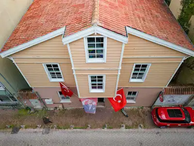 MODA’DA KİRALIK TARİHİ KÖŞK | BAHÇELİ & OTOPARKLI | PRESTİJ LOKASYON