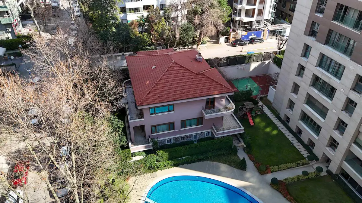 BIR DÖNEM BIR TARİHE TANIKLIK ETMİŞ 500 M2 NET MÜSTAKIL KÖŞK 2