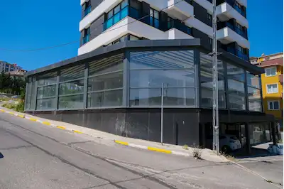 PENDİK FEVZİ ÇAKMAK'TA KURUMSAL FİRMALARA UYGUN, KÖŞE KONUMLU 185 M² KULLANIMLI DÜKKAN