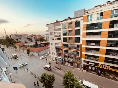 REMAX MODEL DEN KAYALIK CADDESİNDE 130M² KİRALIK OFİS