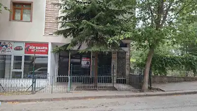 DEMETEVLER MAHALLESİNDE  120 M² HASTANE METRO ÇIKIŞINDA KİRALIK DÜKKAN