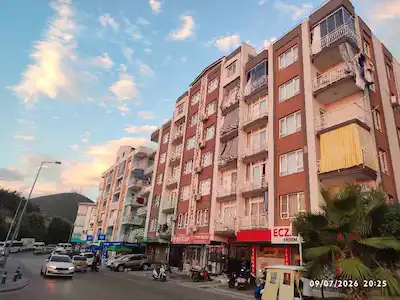 KUŞADASI’NDA 3+1 EŞYALI, ÇİFT CEPHELİ KÖŞE KONUMLU SATILIK DAİRE | KREDİYE UYGUN