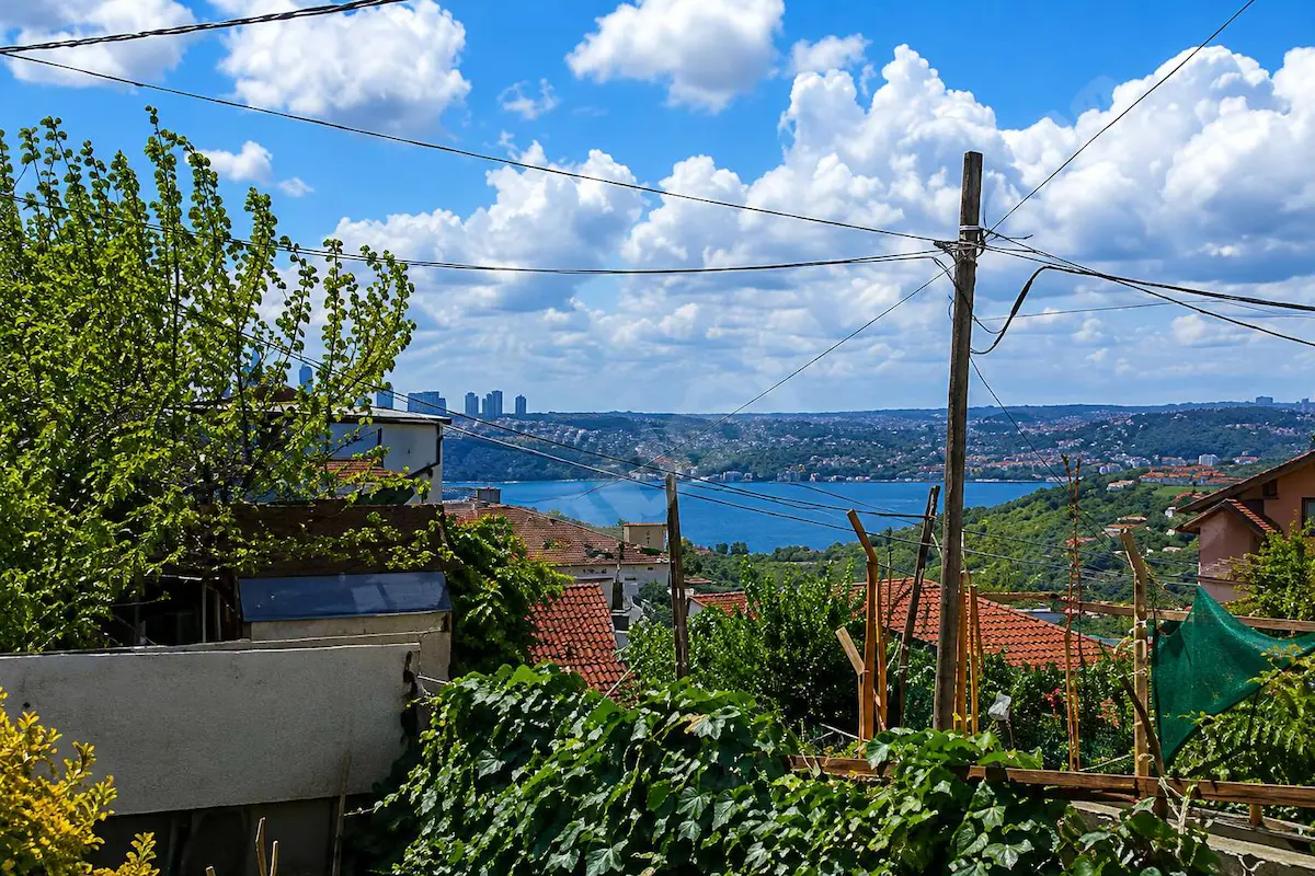 BEYKOZ ÇUBUKLU'DA BOĞAZ MANZARALI KENTSEL DÖNÜŞÜM YATIRIMLIK ACİL SATILIK