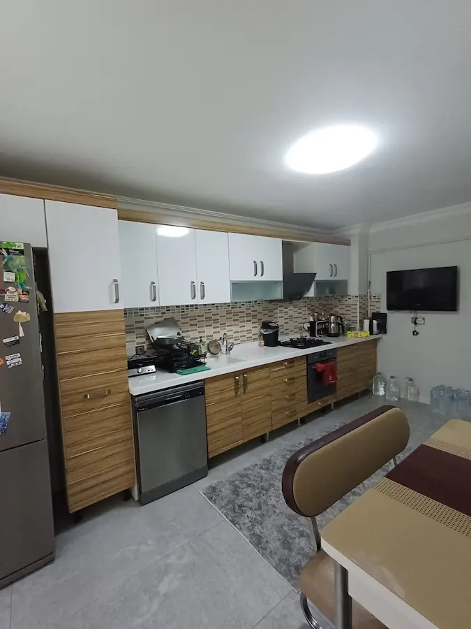 ÇAKIRLAR MERKEZDE ANACADDE ÜSTÜ 3+1 YAPILI DAİRE