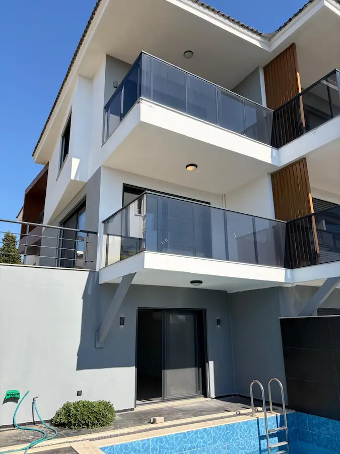 ÇEŞME ALAÇATI’DA SIFIR 3+2 DENİZ MANZARALI MÜSTAKİL HAVUZLU VİLLA